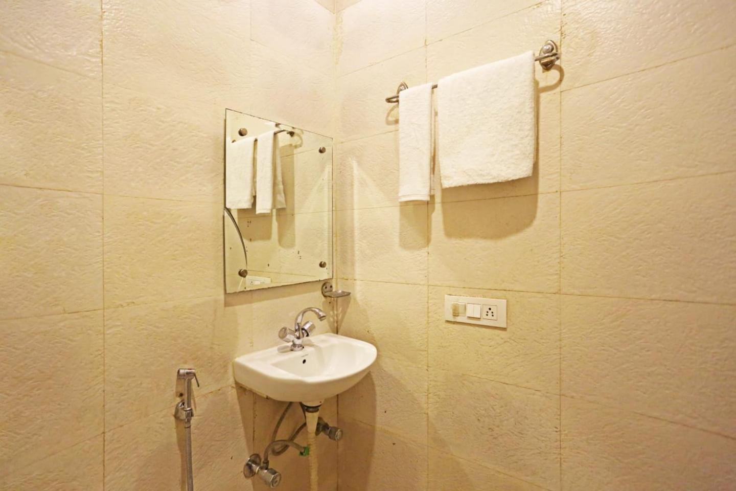 Hotel Broadway Near Delhi Airport 뉴델리 외부 사진