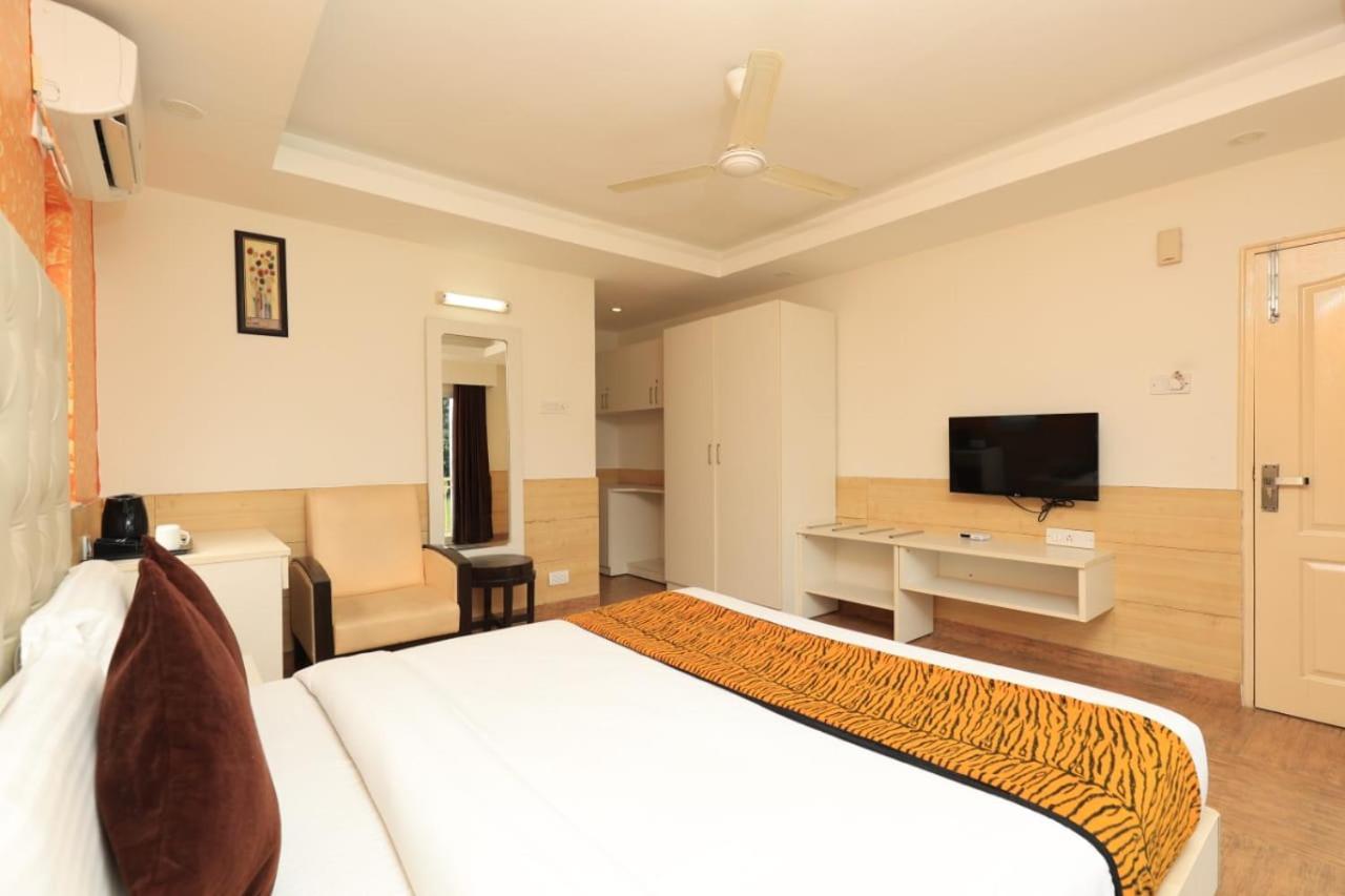 Hotel Broadway Near Delhi Airport 뉴델리 외부 사진